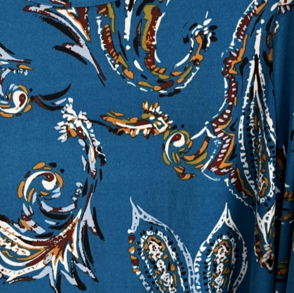 Chico's 0 blue Paisley tunic 3/4 flare/flutter Slvr round neck poly/Spndx - Picture 3 of 11